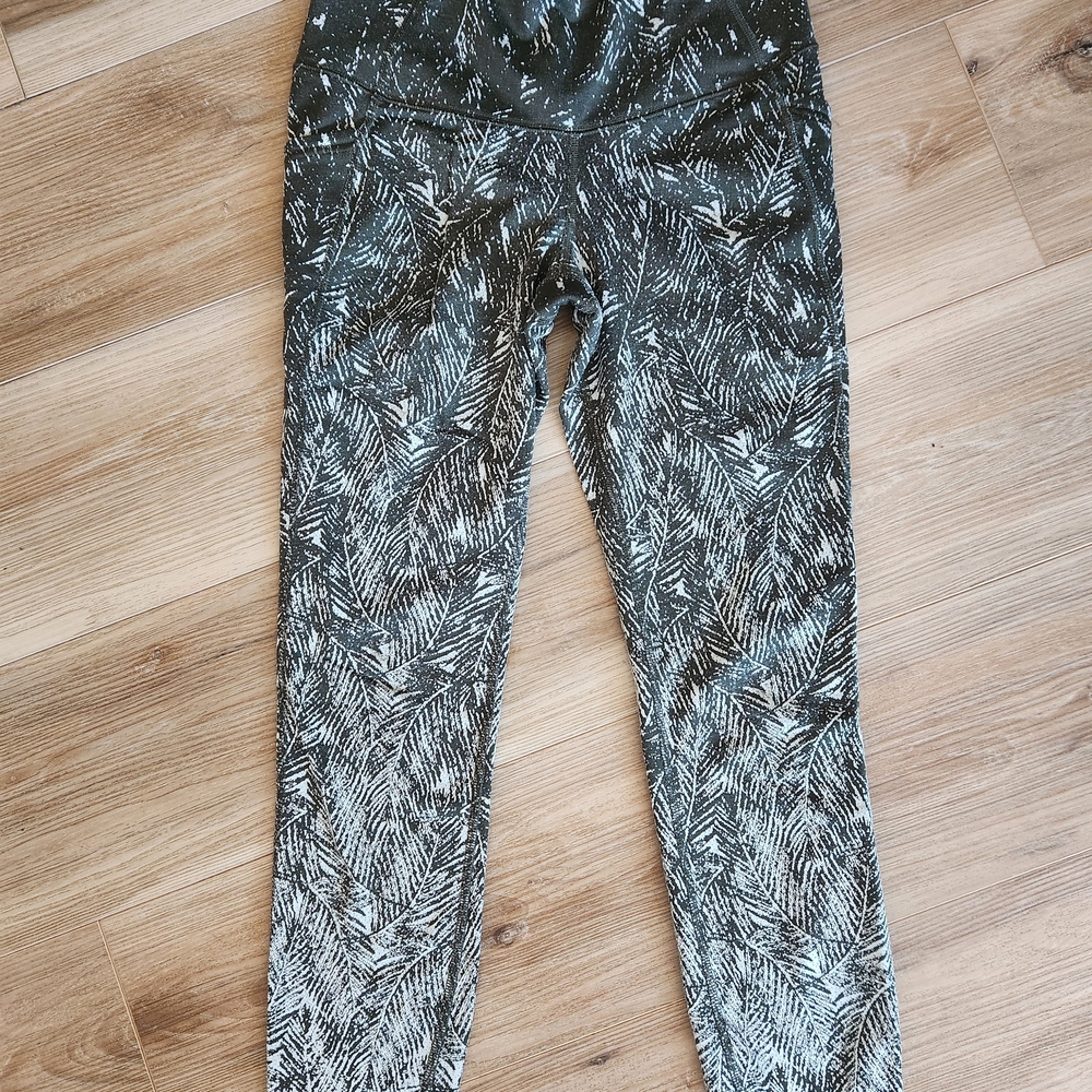 All in Motion Patterned Leggings | Size Small